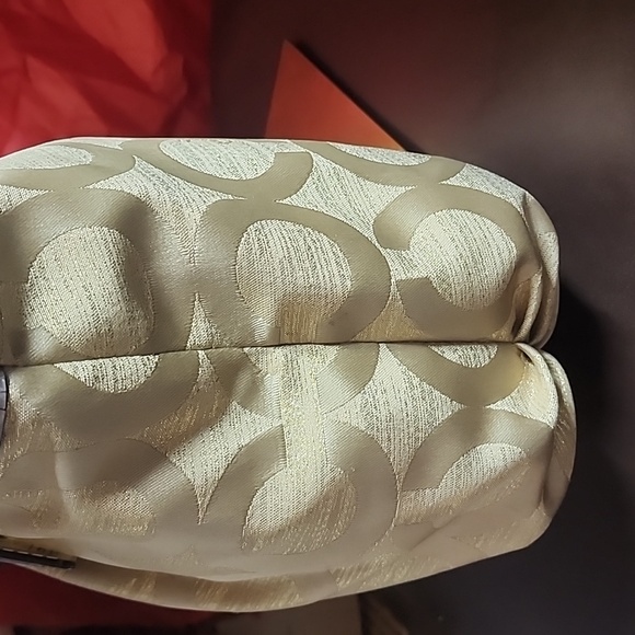 Coach Golden Poppy shoulder bag W/ 3 Original Tags ♡ EUC♡ - Picture 13 of 16